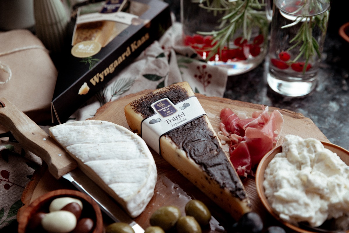 "Borrelplank" macht Lust auf Käse (Käsetheke 03/2025)